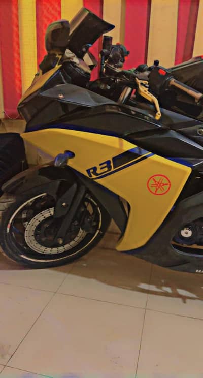 heavy bike yellow and black colour