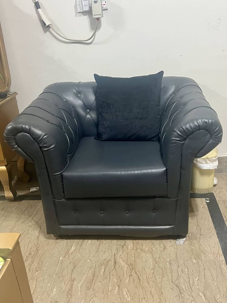 Single grey leather sofa 0