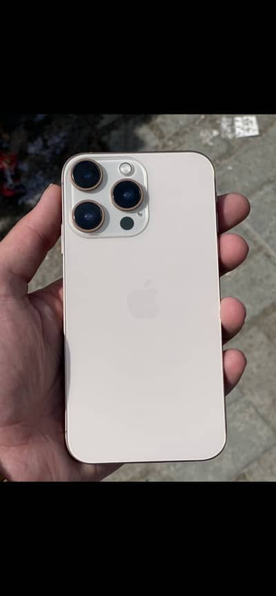 Iphone Xr In 16 Pro Non Pta. 10/10