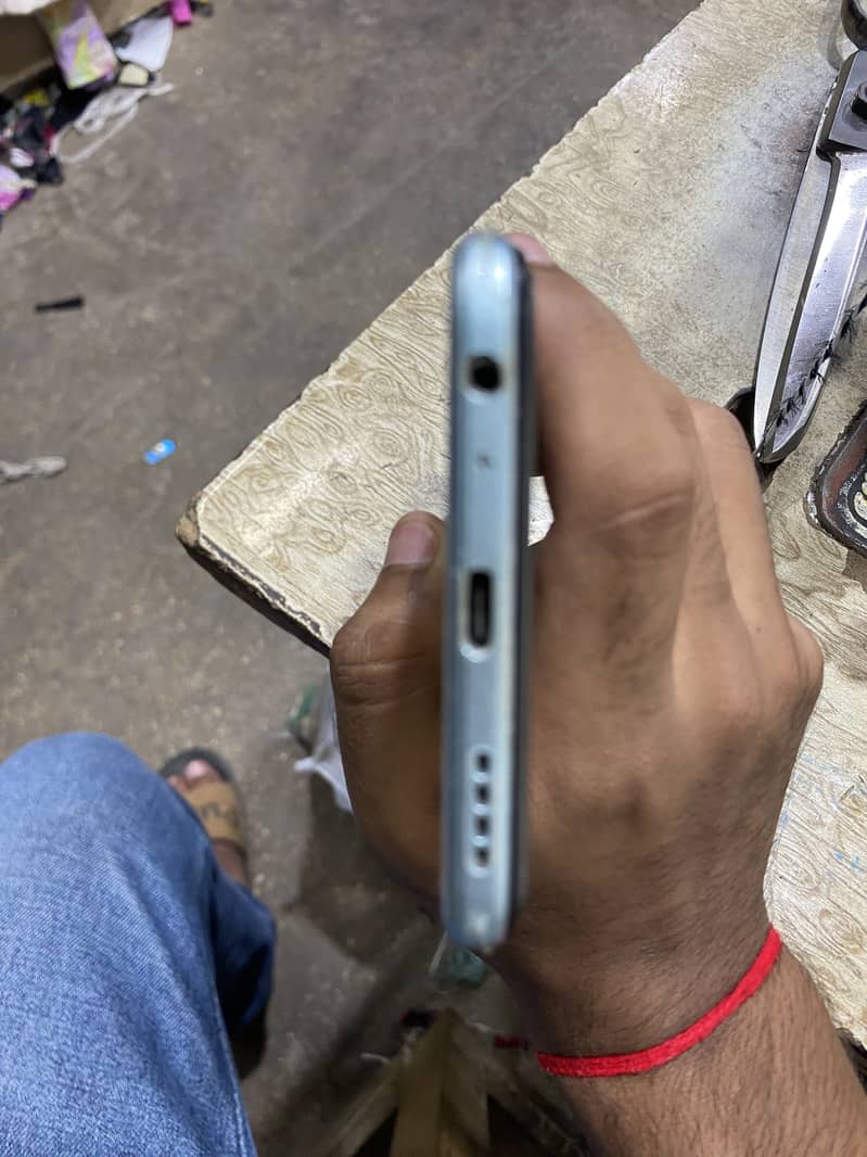 Vivo y21s 4