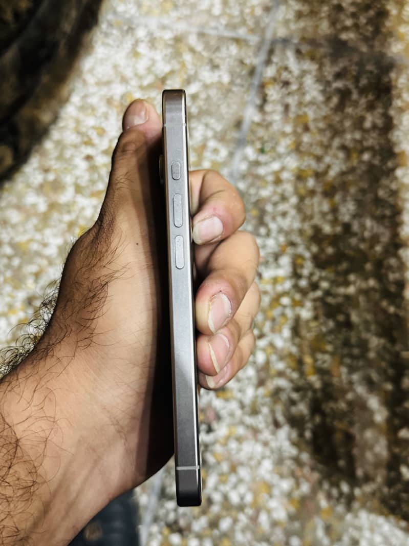 iPhone 15 pro 2