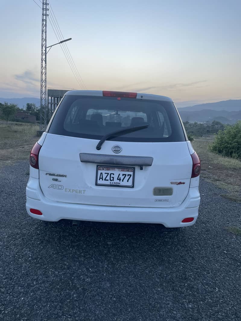 Nissan AD 5