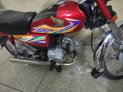 Honda CD 70 what's app only upr picture Mai num hai