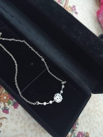 THE SPARKLE OF MOISSANITE NECKLACE