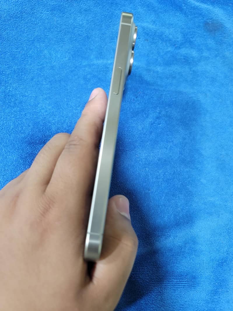 iphone 15 pro max 3