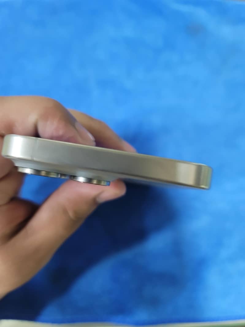 iphone 15 pro max 4