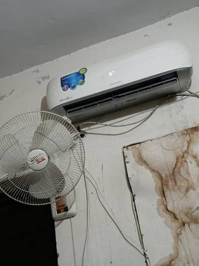 Selling kenwood 1 ton good condition  best cooling