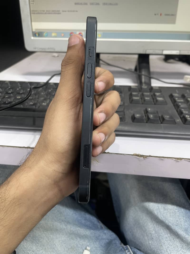 IPhone 13 2