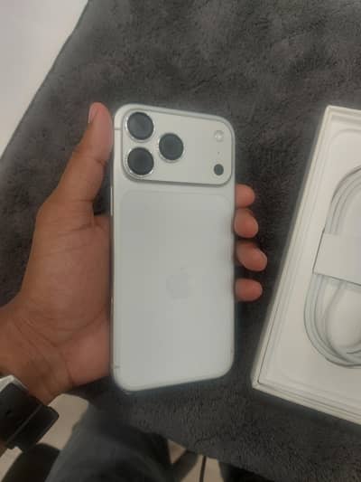 17 pro max silver 256 gb non pta factory unlock 10/10