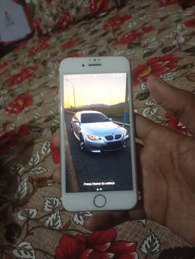 iPhone 7 Condition 10by10 128gb All okay pouch and protector installed
