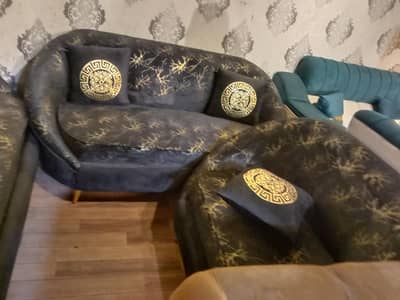 Sofa set in black color