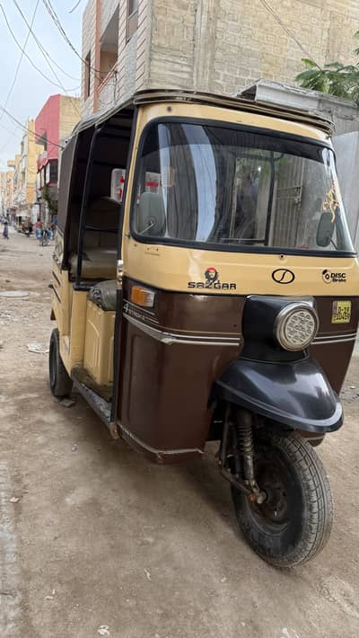 Puri gadi original condition main hai 3 seate