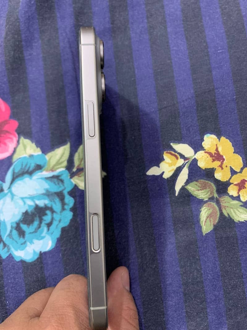 IPHONE 16 pro max 2