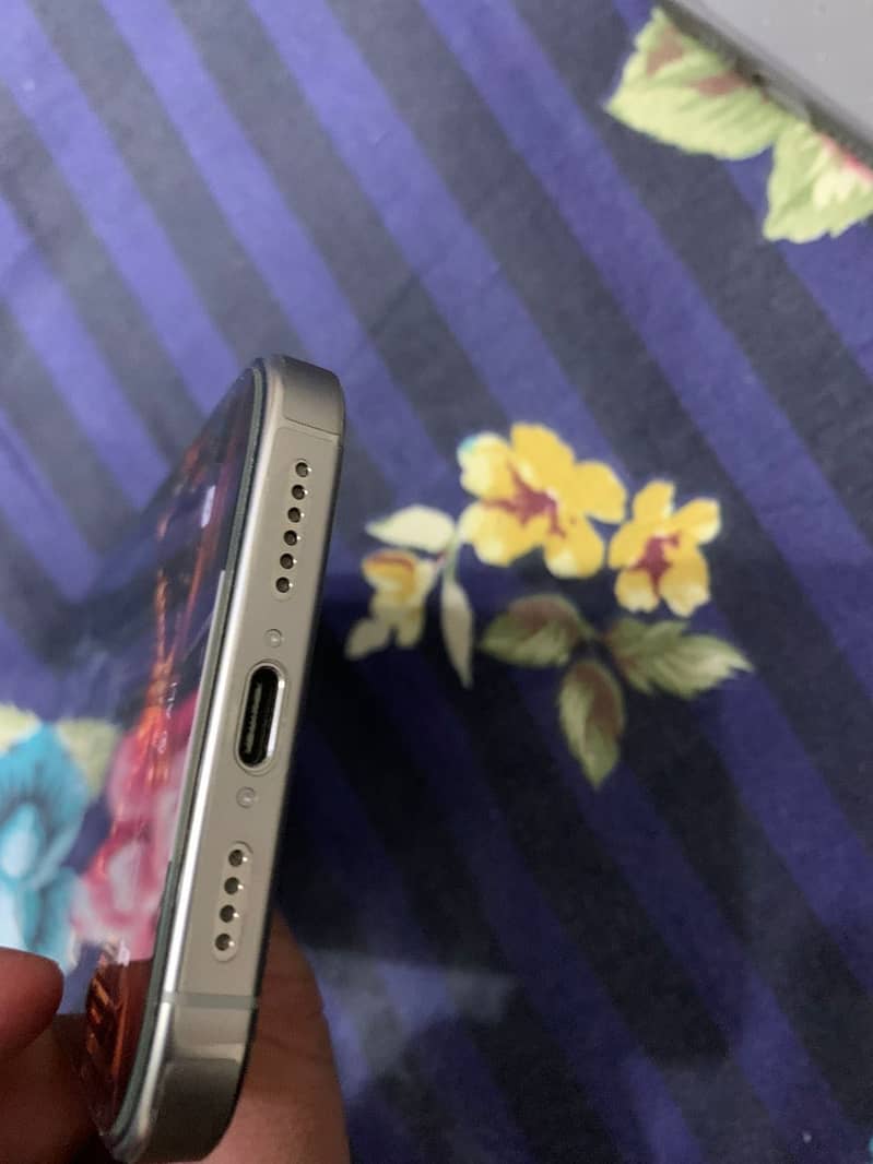 IPHONE 16 pro max 3