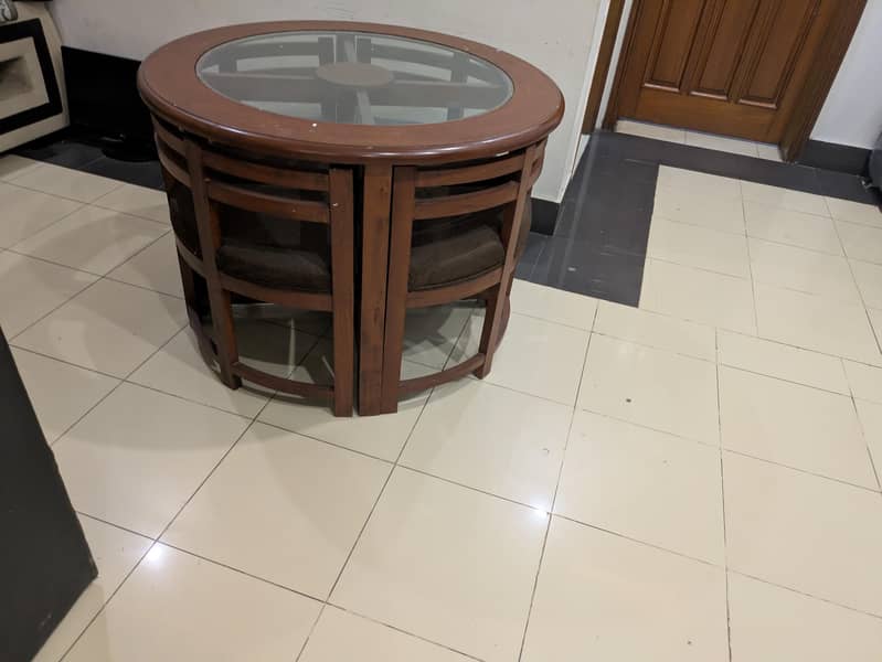 round dining table 0