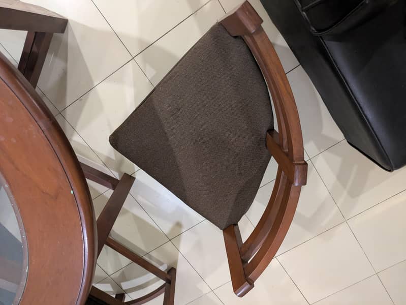 round dining table 3