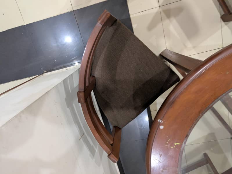 round dining table 4