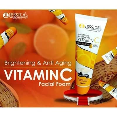 Free Dc Vitamin C face wash  125 ML