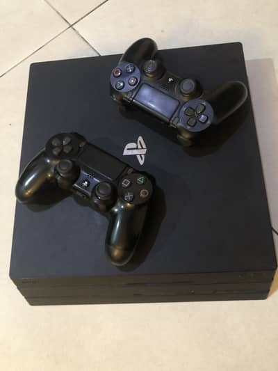 PlayStation 4 Pro PS4 pro 1TB with 2 controllers