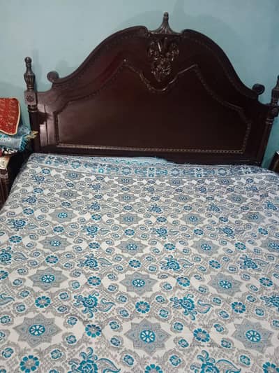 bed set with 2 side tables and drawer