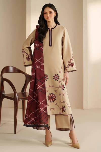 Pakistani embroiderd kurta set maroon beiga floral desigen