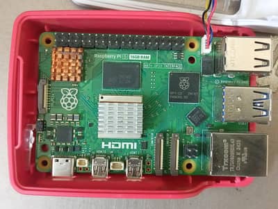 Raspberry pi 5 16GB UK model new condition with fan casing/ heatsinks