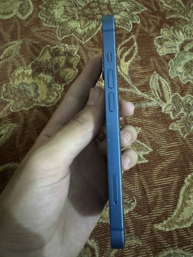 Apple iPhone 13 2