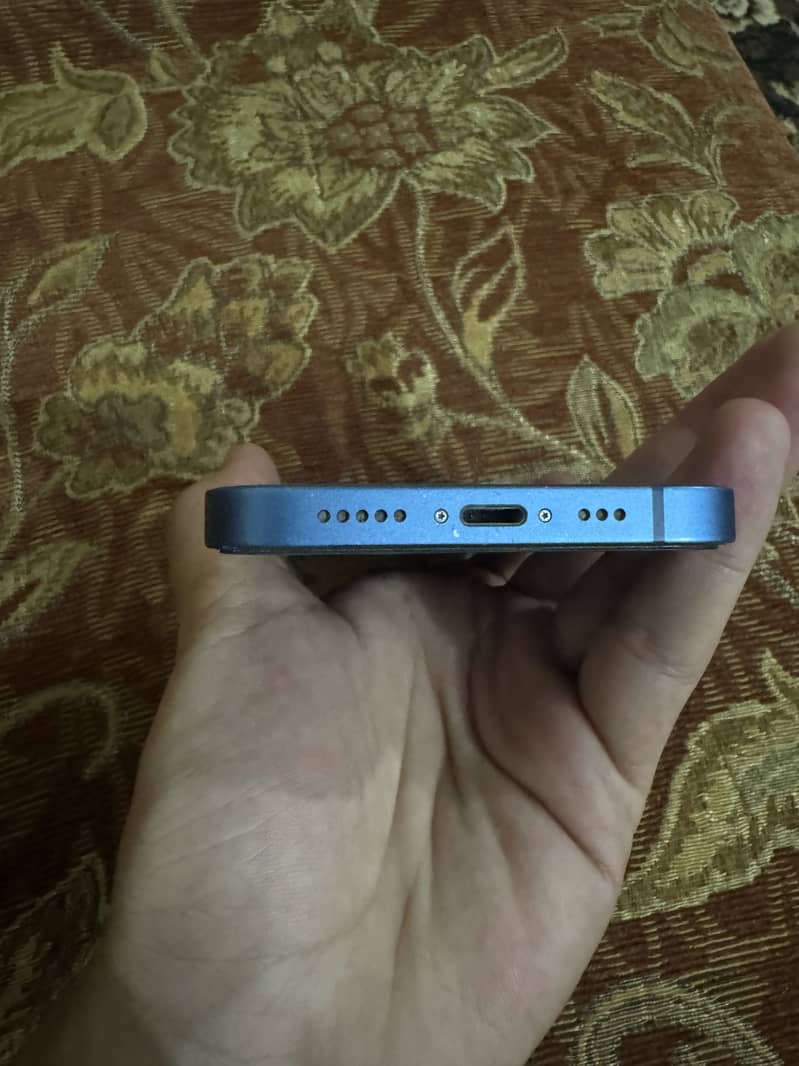 Apple iPhone 13 4