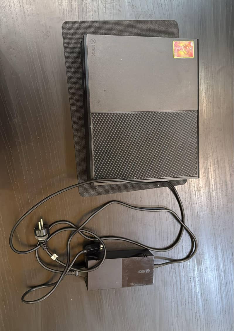 XBOX CONSOLE 0
