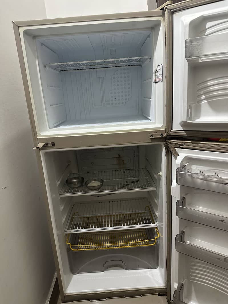 Dawlance fridge Medium 1