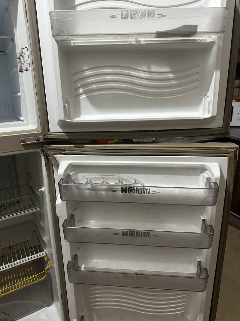 Dawlance fridge Medium 3