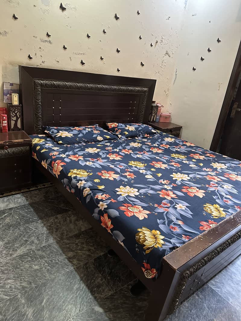 Bed with 2 side tables 1
