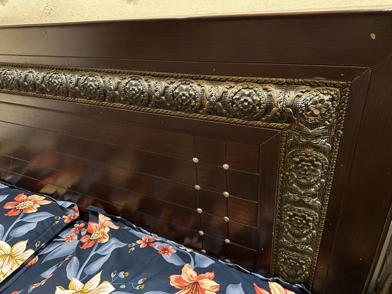 Bed with 2 side tables 2