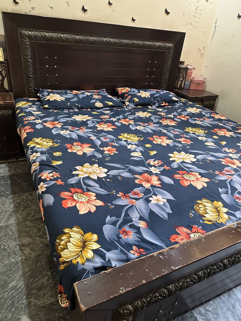 Bed with 2 side tables 5