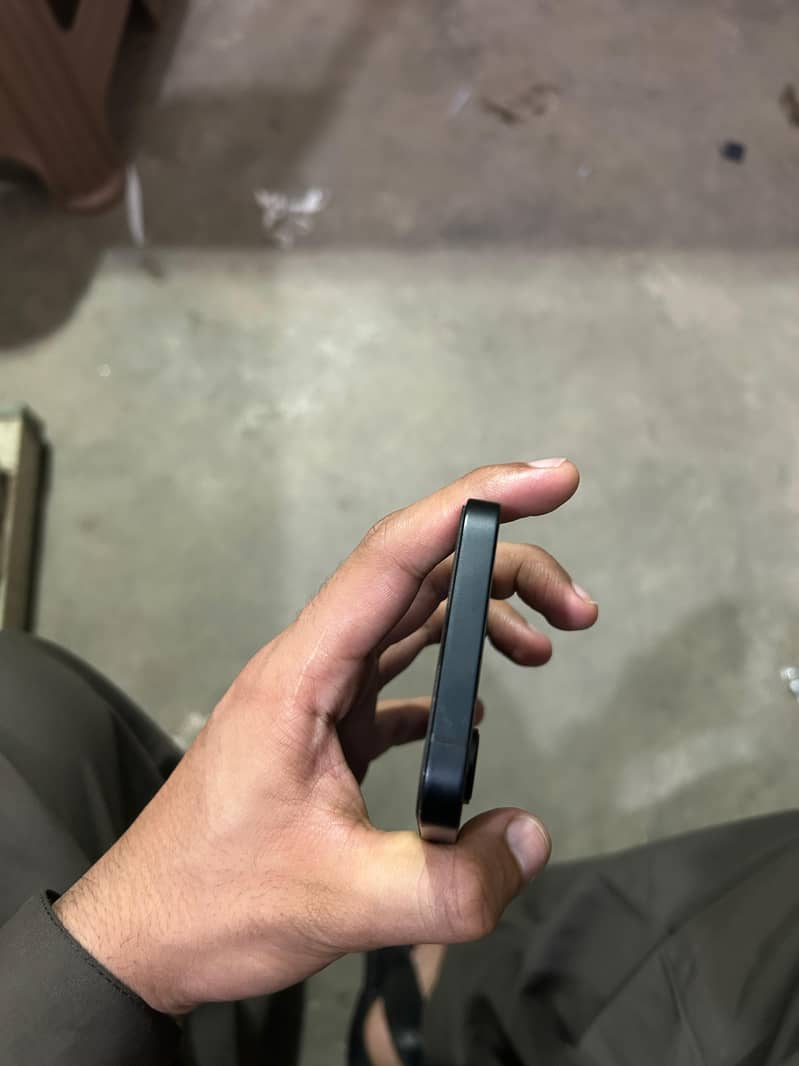 Iphone 16E 0
