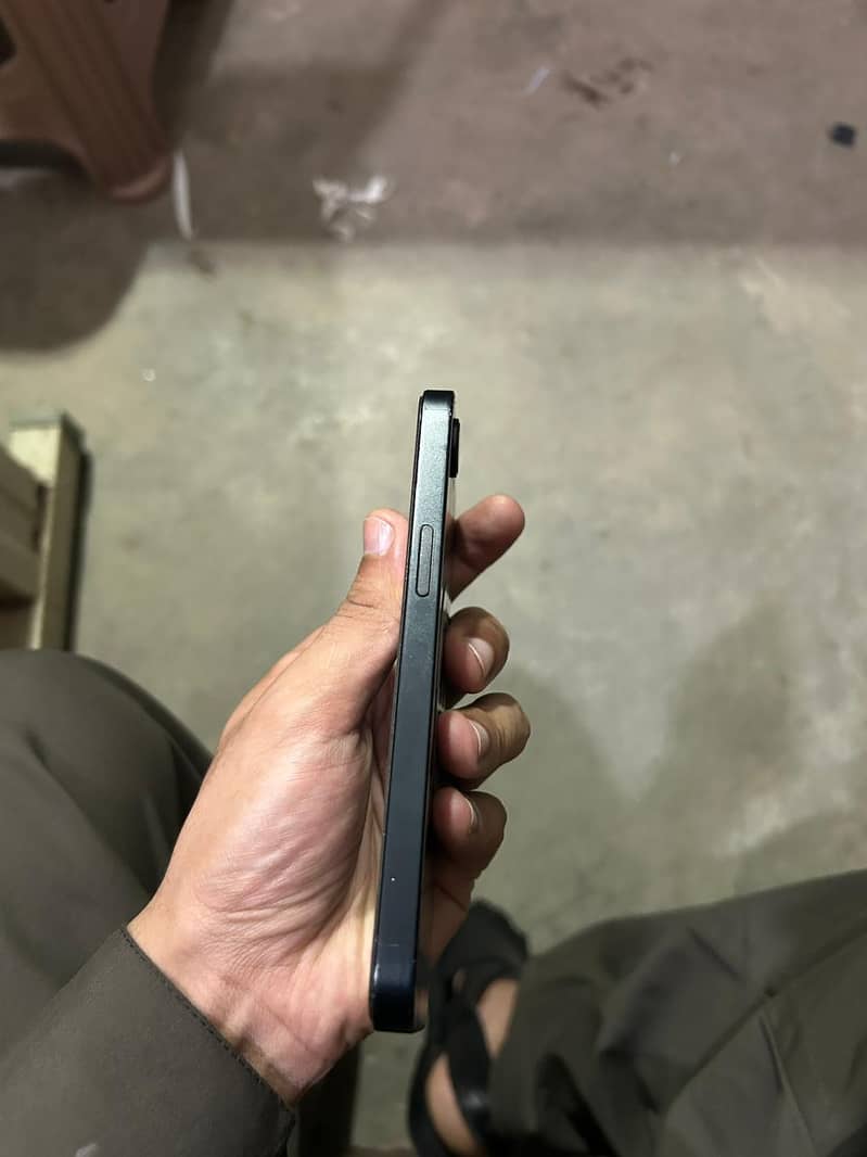 Iphone 16E 4