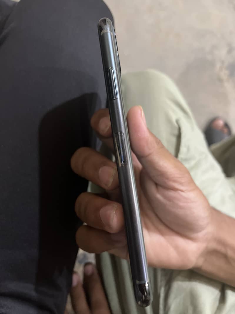 IPhone 11 Pro Max 3