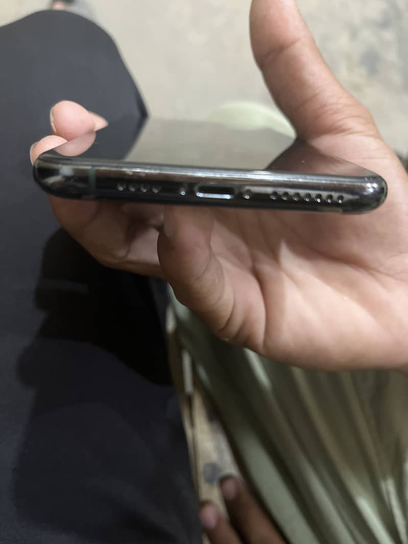 IPhone 11 Pro Max 4