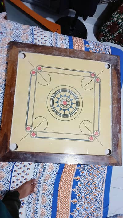 Carrom board