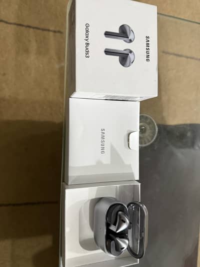 galaxy buds 3 genuine UAE purchase brand new just box opened