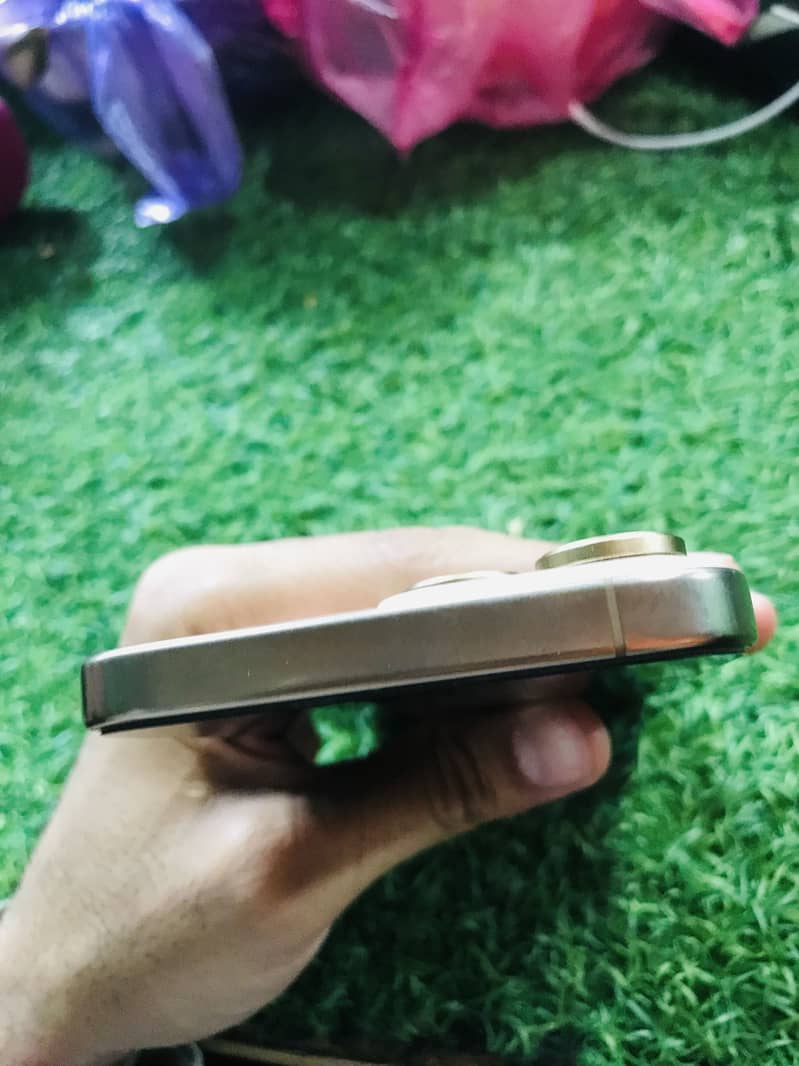 iphone 16 pro max 1