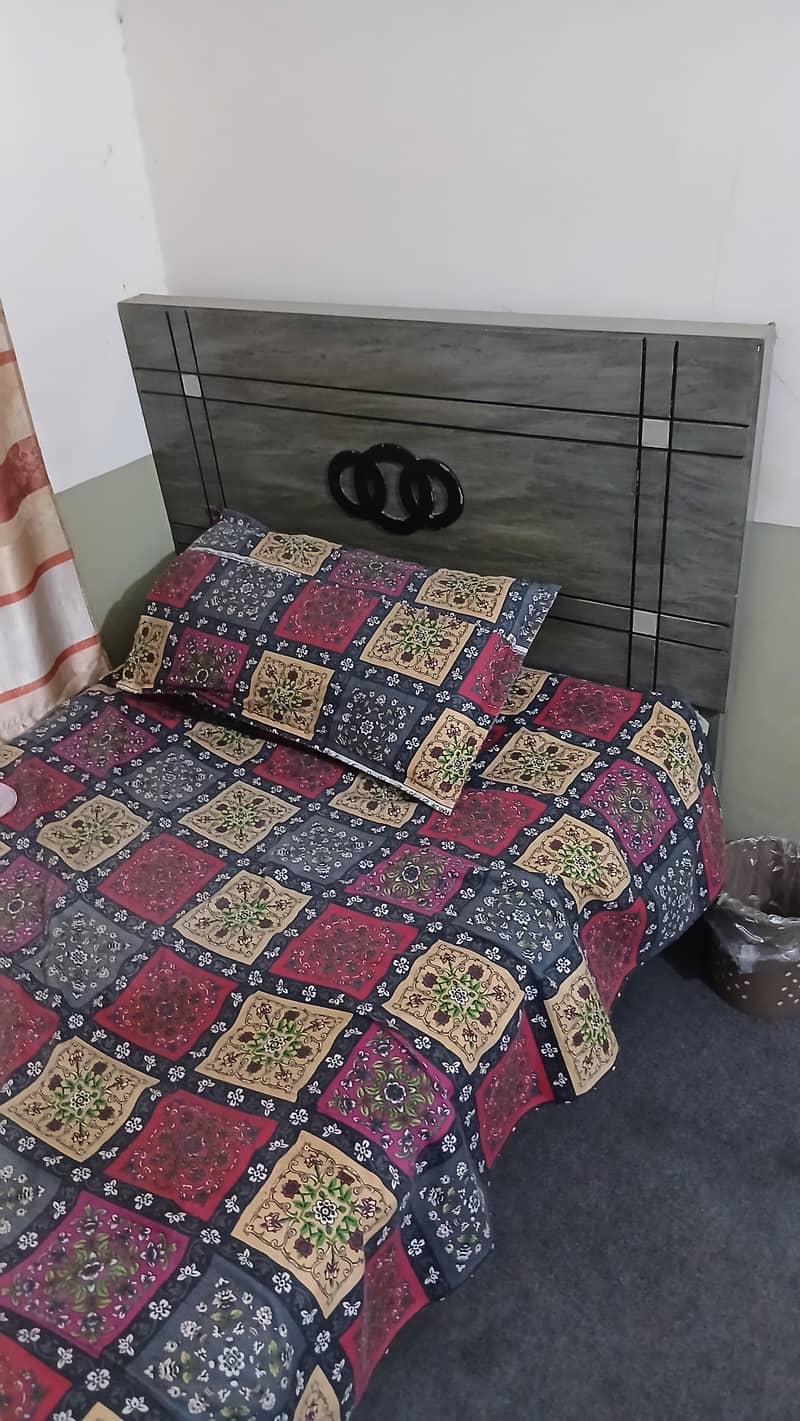 Single bed 0