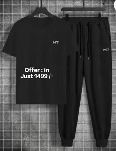 Garmiyon Ka Sab Se Comfortable Aur Stylish Tracksuit! 