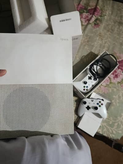 Xbox One S 2 controllor 1tb