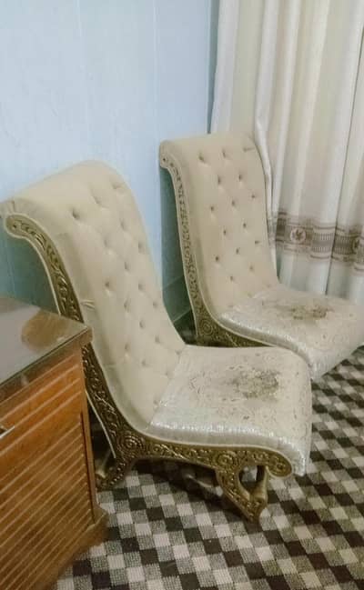 2 bedroom chairs