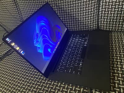 Dell Precision 5540 Workstation - Core i9-9880H. 32/512. NVIDIA Quadr
