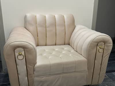 7 Seater Luxury Sofa Set for Sale – 10/10 Condition With center table