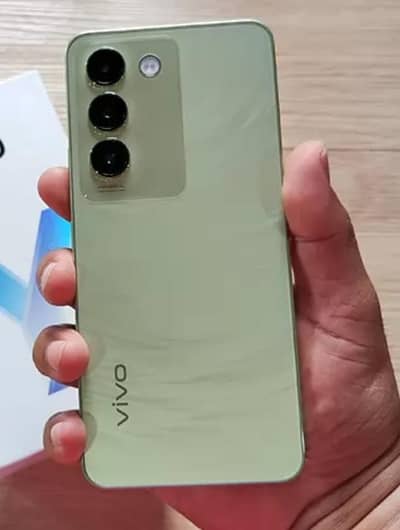 vivo y100 with original charger and box best condition
