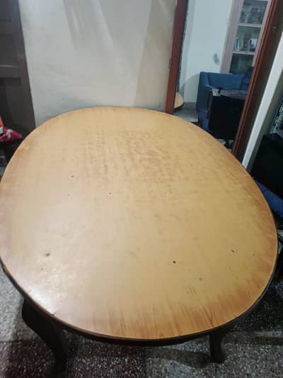 Oval pure wooden dining table. 9/10 condition