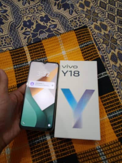 vivo y 18 4/128 ten by ten condition Ladies use
